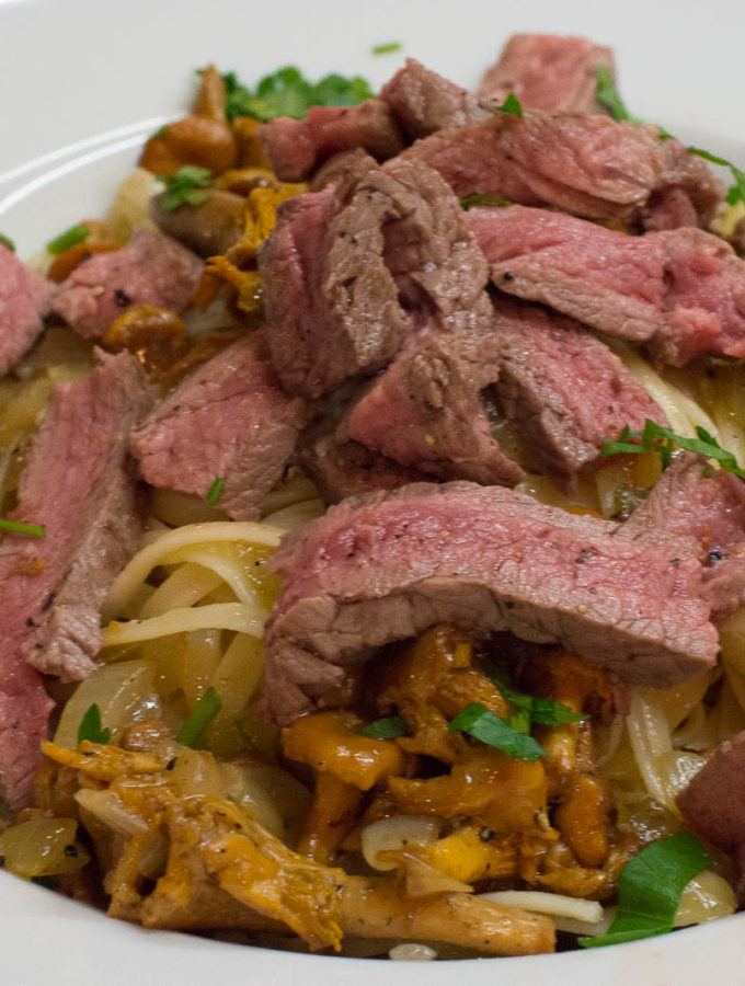 Pasta mit Steak und Pfifferlingen