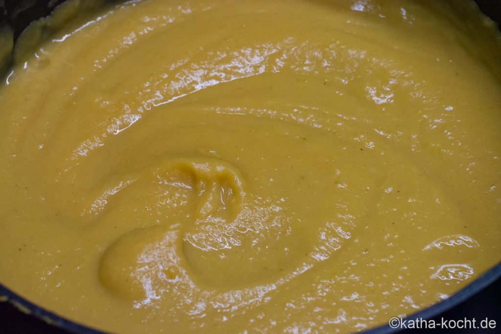 Butternutkürbis Suppe mit Hähnchenbrust