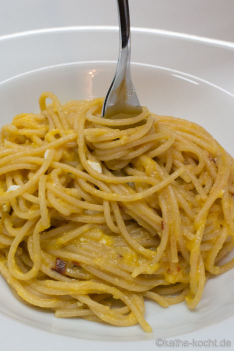Feta-Kürbis Spaghetti - Spaghetti mit Feta-Kürbis Sauce