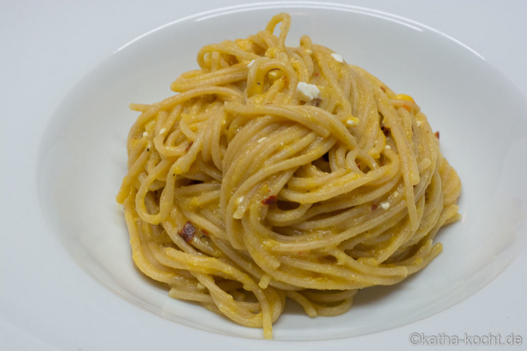 Feta-Kürbis Spaghetti - Spaghetti mit Feta-Kürbis Sauce