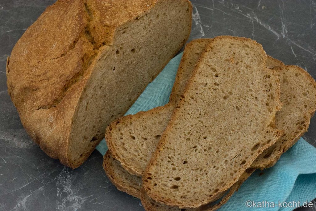 Großes Emmerbrot aus dem Topf