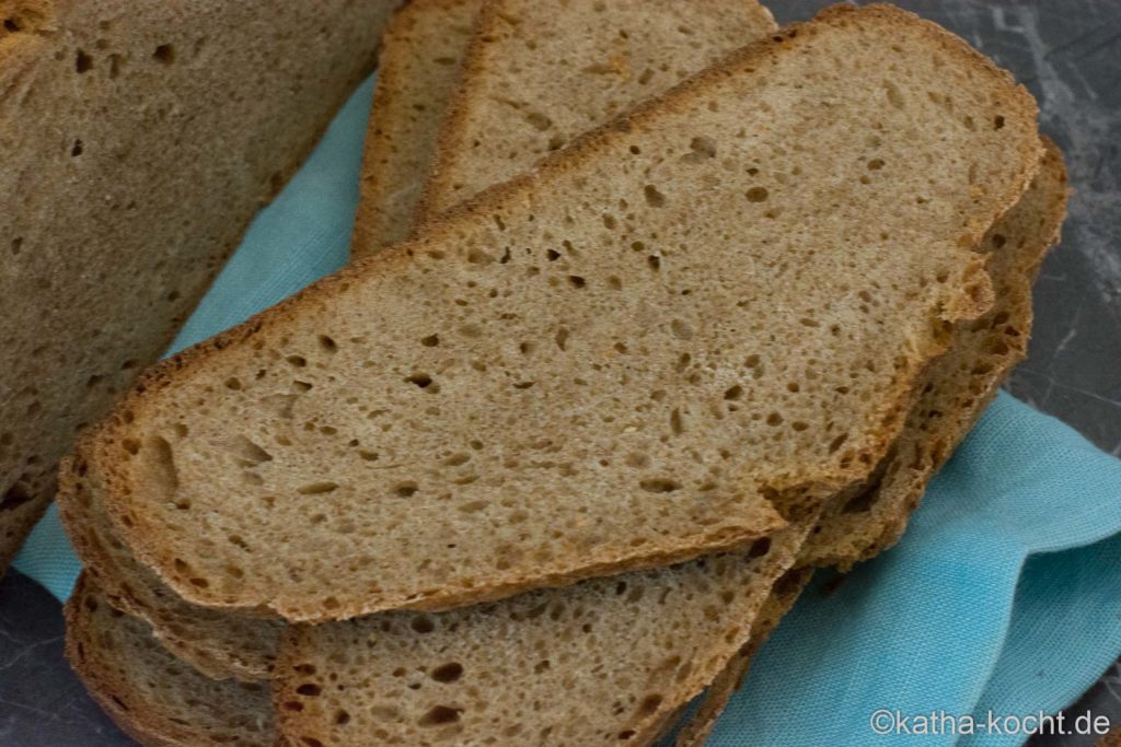 Großes Emmerbrot aus dem Topf