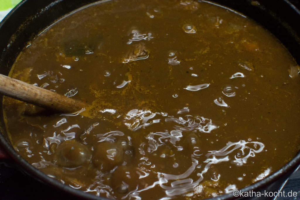 Gulasch mit Kürbis und Pilzen