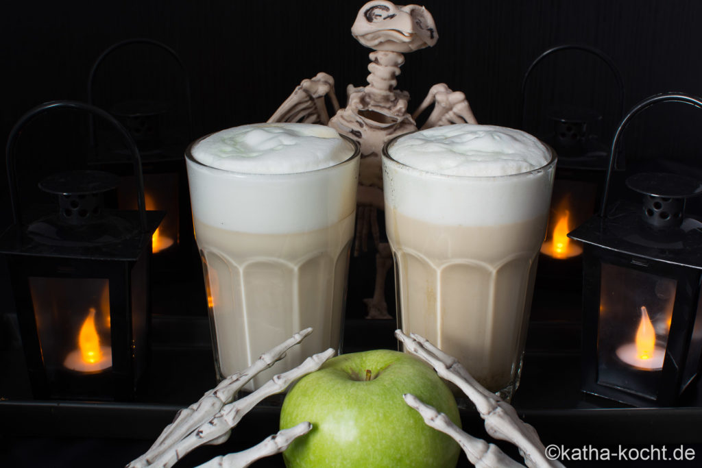 Halloween Latte Macchiato mit grünem Apfel