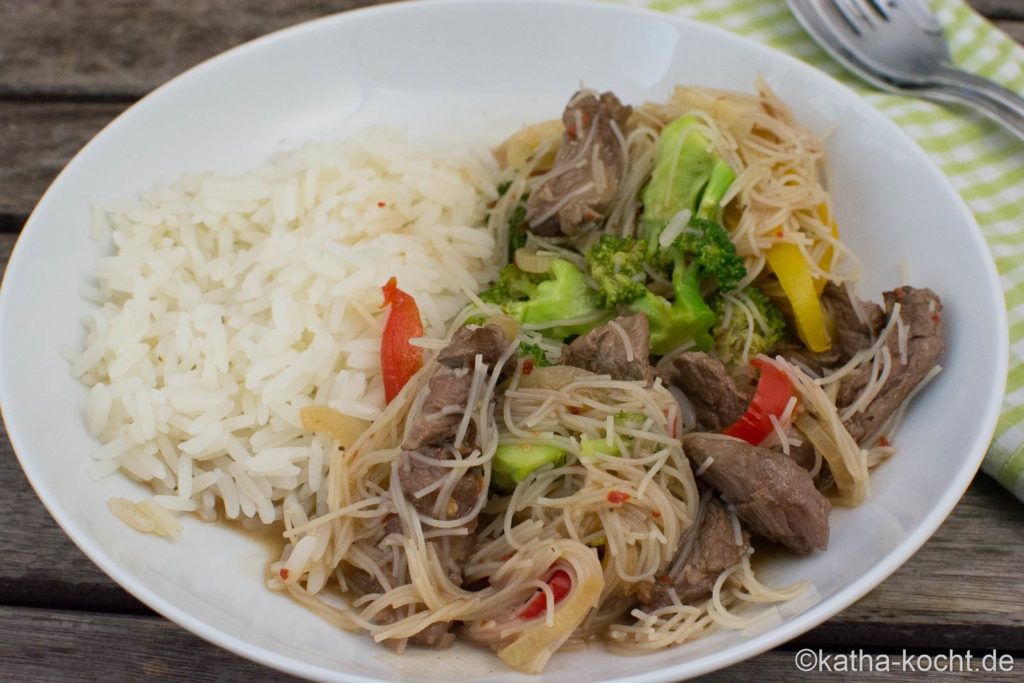 Rindfleisch mit Wokgemüse und Glasnudeln - Katha-kocht!