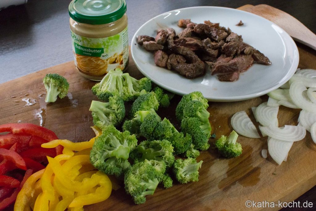 Rindfleisch mit Wokgemüse und Glasnudeln