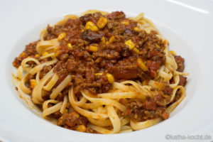 Pasta mit Mais-Bolognese