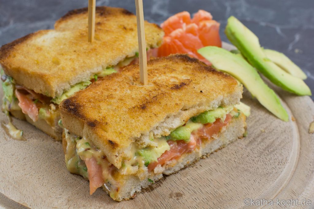 Avocado-Lachs Sandwich mit Chili-Koriander Mayonnaise