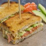 Avocado-Lachs Sandwich mit Chili-Koriander Mayonnaise