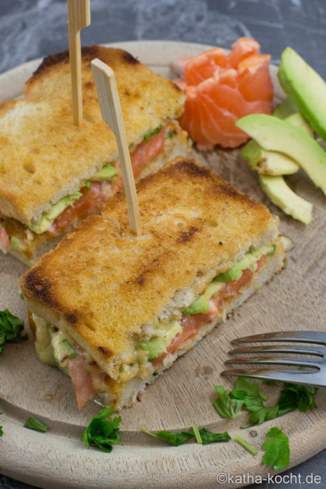 Avocado-Lachs Sandwich mit Chili-Koriander Mayonnaise