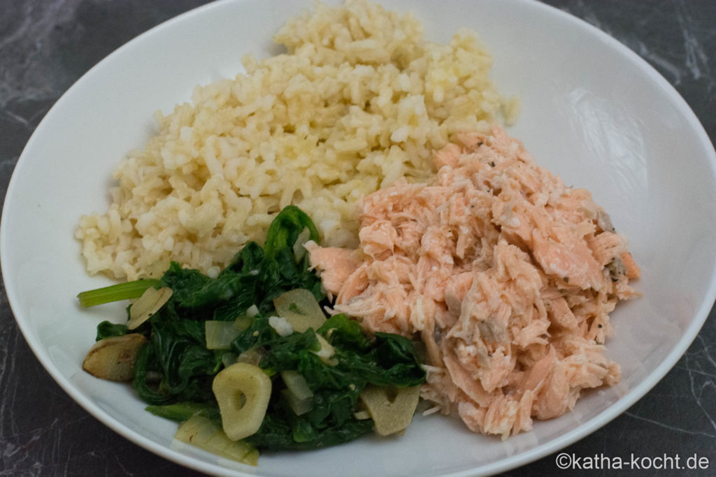 Pulled Lachs mit Meerrettich und Spinat