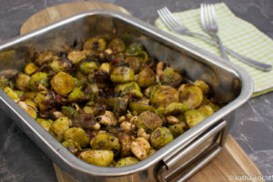 Balsamico-Rosenkohl mit Speck und Cashewkernen aus dem Backofen