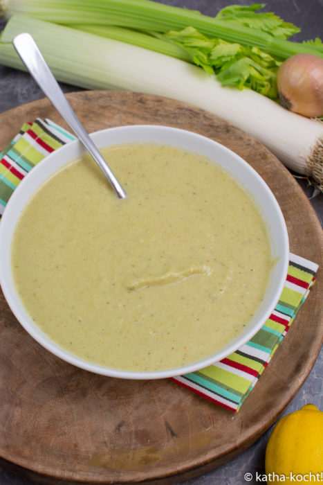 Cremige Romanesco-Suppe