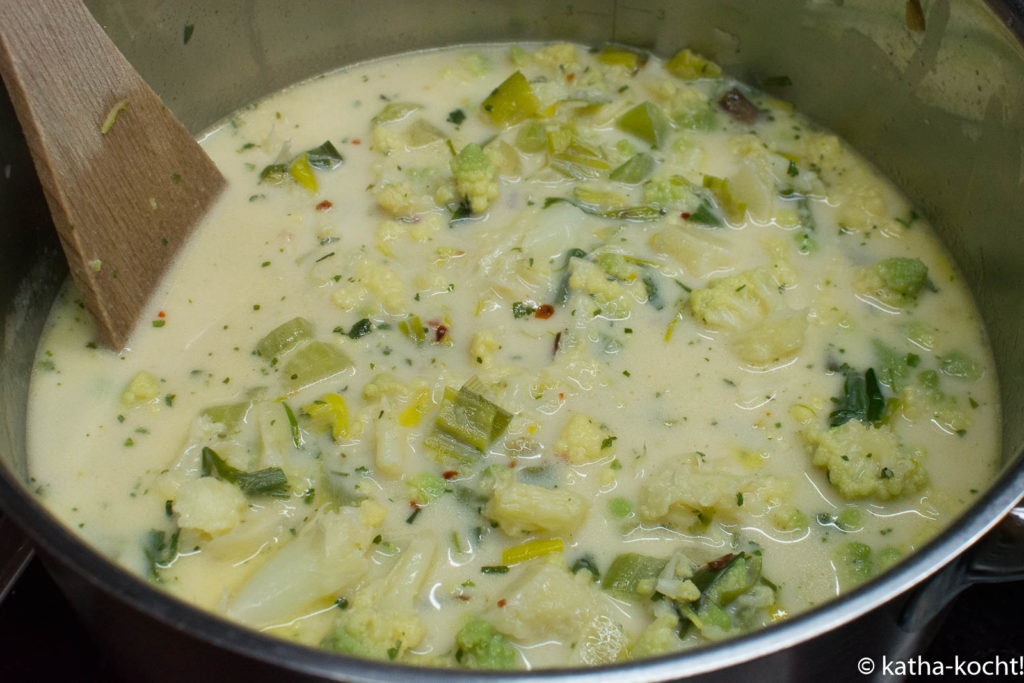 Cremige Romanesco-Suppe