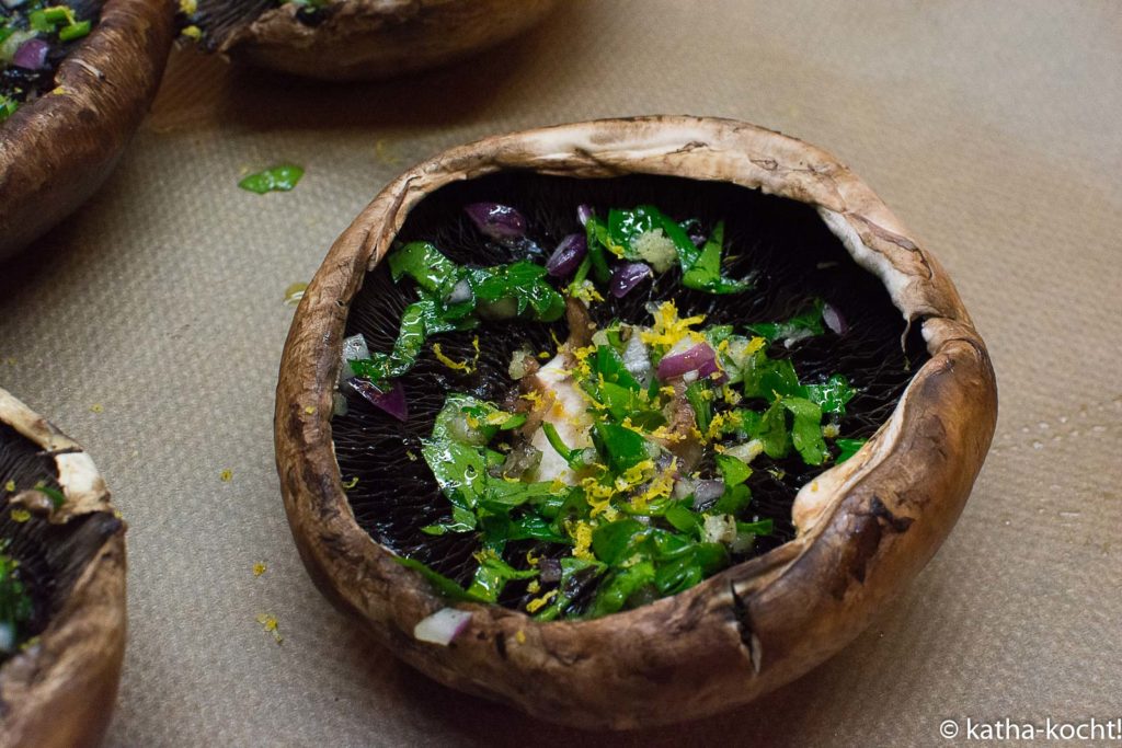 Tapas - gebackene Portobello Champignons mit Knoblauch