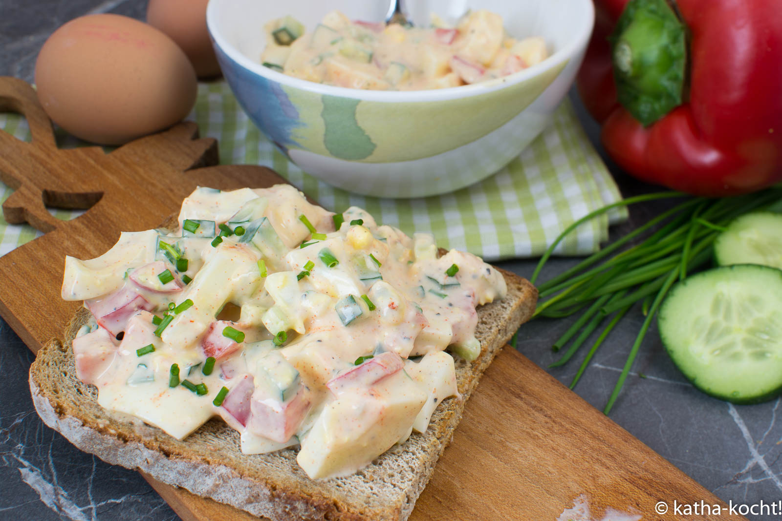 Eiersalat selber machen - die leichte Variante mit Joghurt - Katha-kocht!