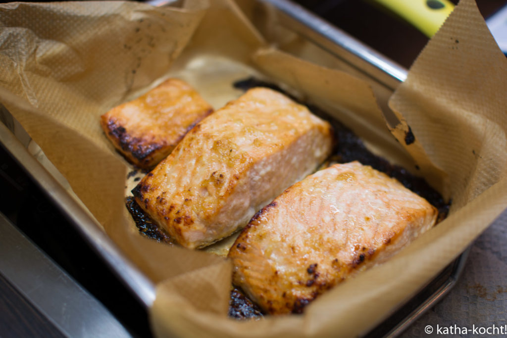 Gebackener Lachs mit Quinoa und Bohnen