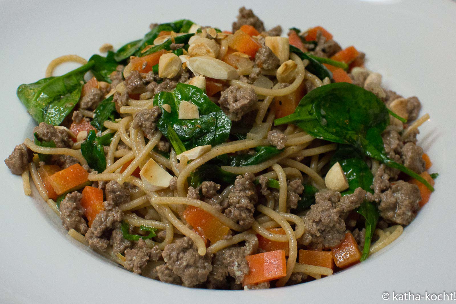 Spaghetti mit Tartar und buntem Gemüse - Katha-kocht! Spaghetti mit Tartar und buntem Gemüse - Katha-kocht!