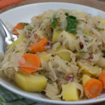 Sauerkrautpfanne mit Speck und Karotten