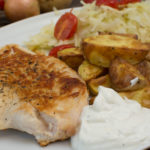 Putenschnitzel mit Krautsalat und Kartoffeln