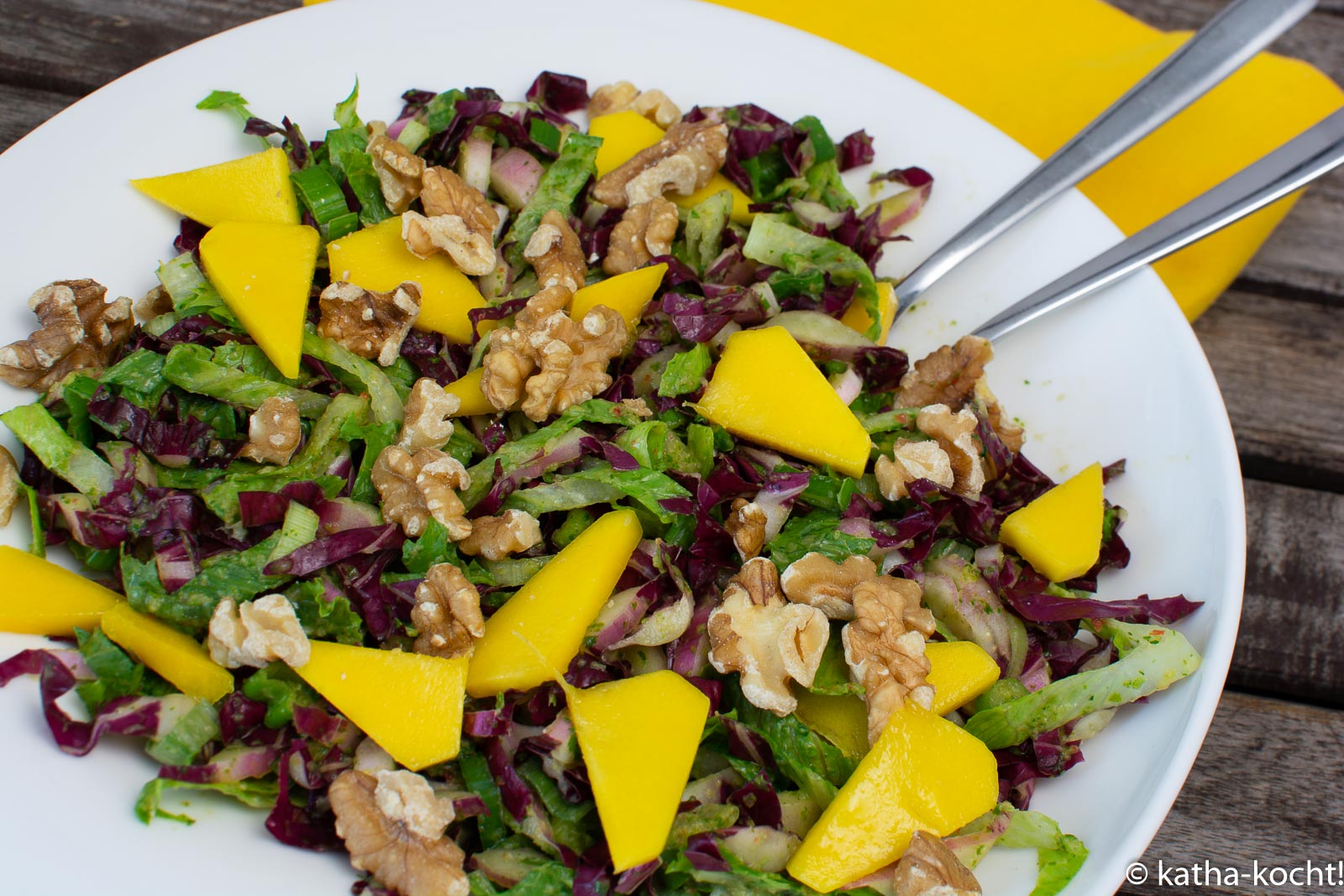 Radicchio-Mangosalat mit Walnüssen - Katha-kocht!