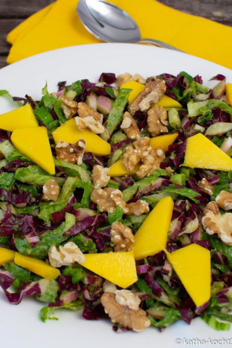 Radicchio-Mango Salat mit Walnüssen