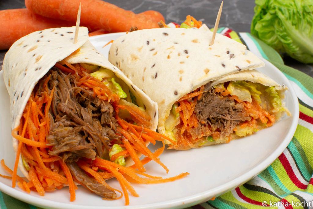 Pulled Beef Wrap mit knackigem Salat und Senfdressing