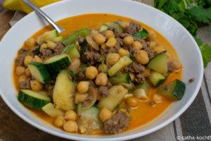 Scharfes Kichererbsencurry mit Hackfleisch und Kokosmilch