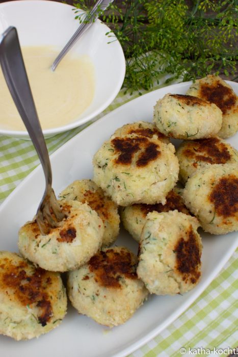 Fisch-Kartoffel Bouletten mit Honig-Senf Sauce