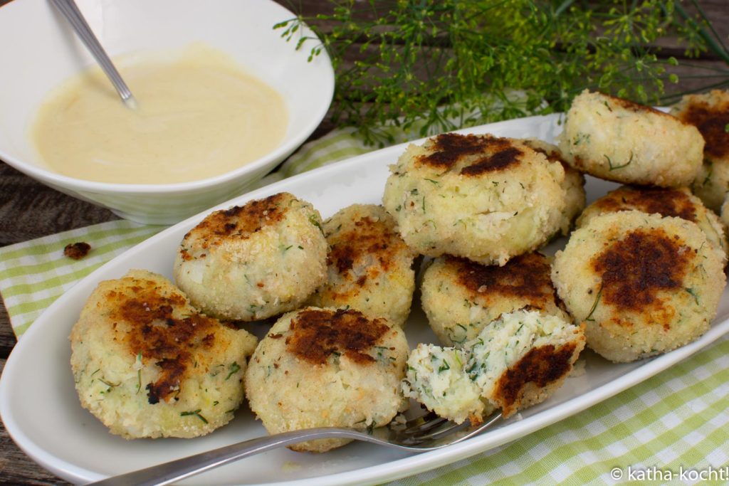 Fisch-Kartoffel Bouletten mit Honig-Senf Sauce