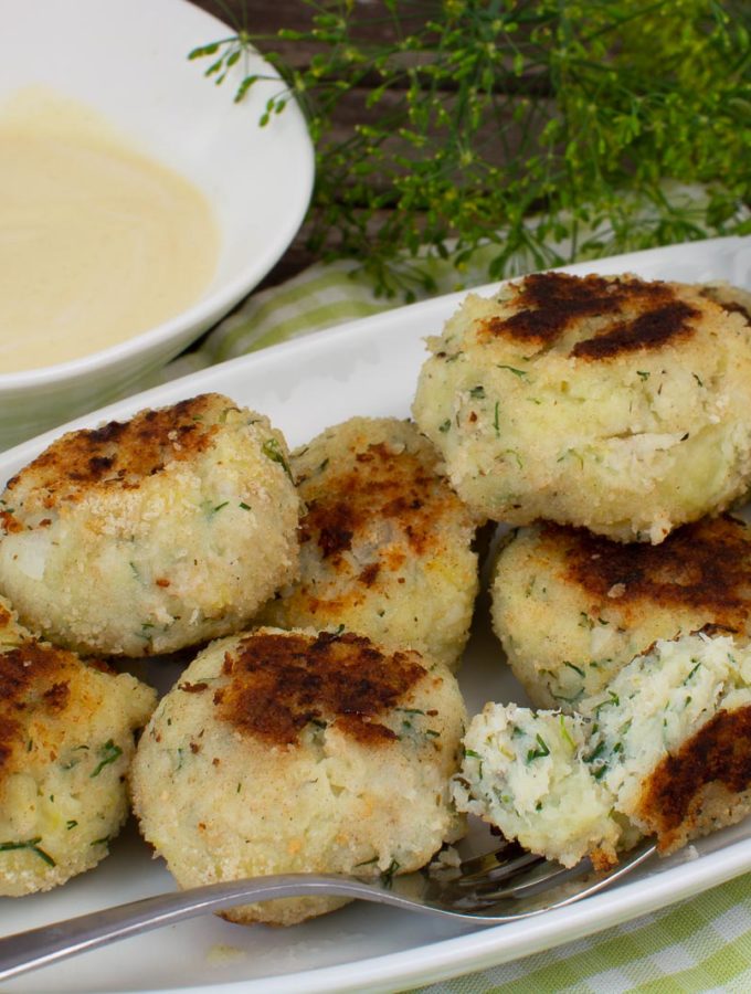 Fisch-Kartoffel Bouletten mit Honig-Senf Sauce