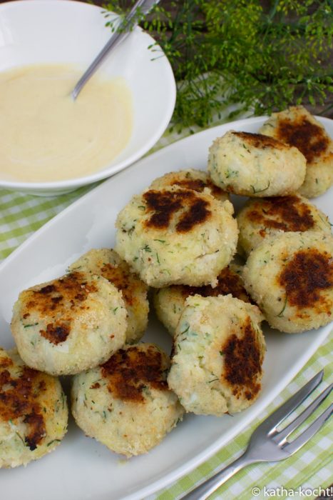 Fisch-Kartoffel Bouletten mit Honig-Senf Sauce