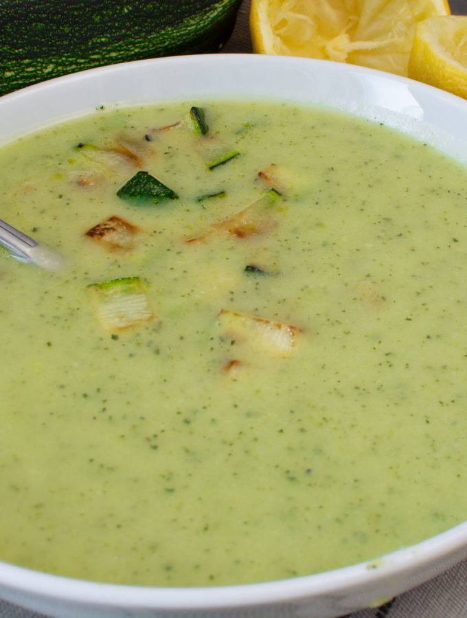 Leichte Zucchinicremesuppe