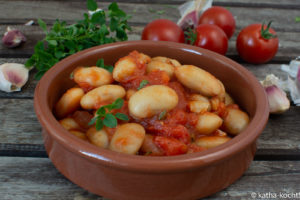 Tapas - dicke Bohnen in Tomatensauce