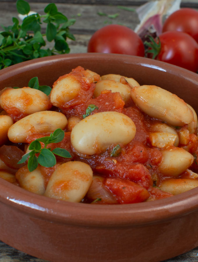 Tapas - dicke Bohnen in Tomatensauce