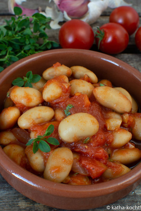 Tapas - dicke Bohnen in Tomatensauce