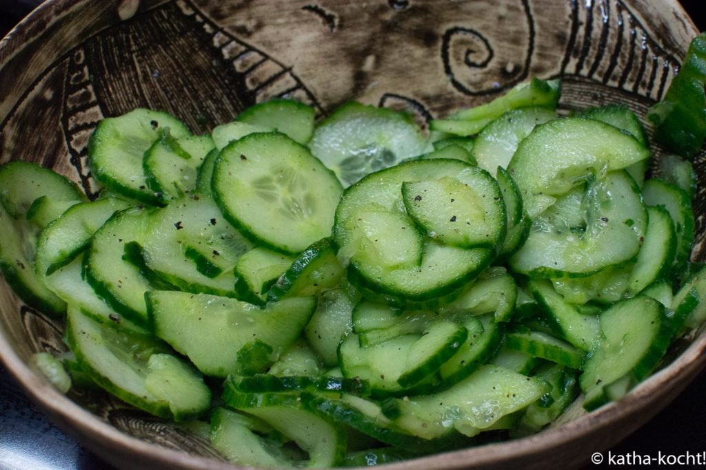 Orangen-Kabeljau mit Gurkensalat