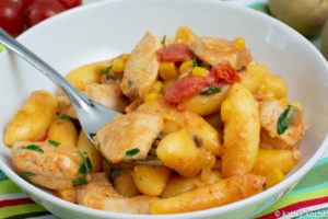 Schupfnudeln mit Hähnchen in Tomaten-Sahnesauce