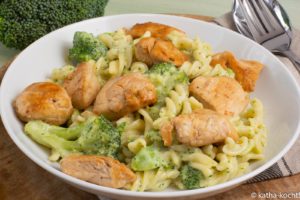 Cremige Pasta mit Brokkoli und Hähnchen