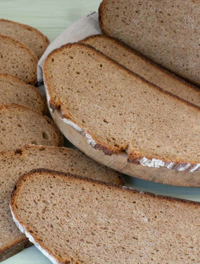 Sauerteigbrot mit Hafermehl aus dem Topf