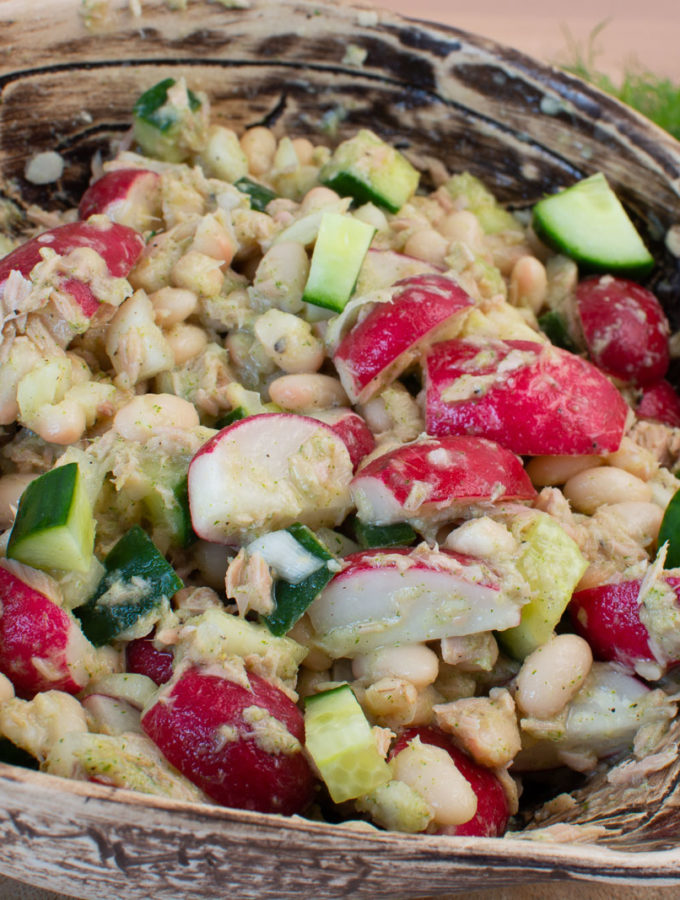 Radieschen-Thunfischsalat mit weißen Bohnen