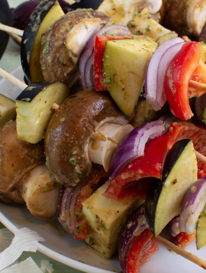 Grillspieße mit Aubergine und Kräutermarinade