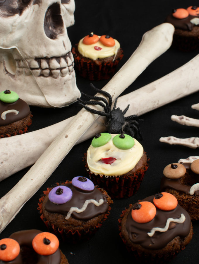 Halloween - Mini-Muffins mit Gruseldeko
