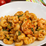 Pasta mit Garnelen und getrockneten Tomaten