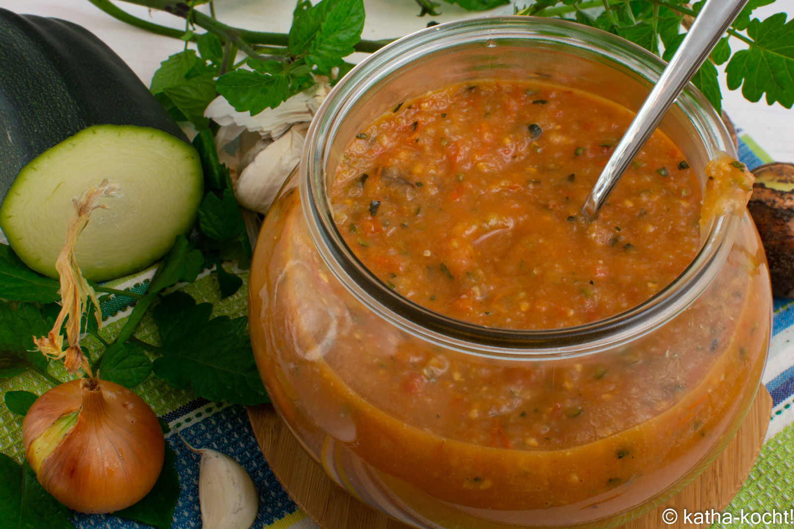 Gebackene Gemüsesauce mit Tomate und Zucchini - Katha-kocht!