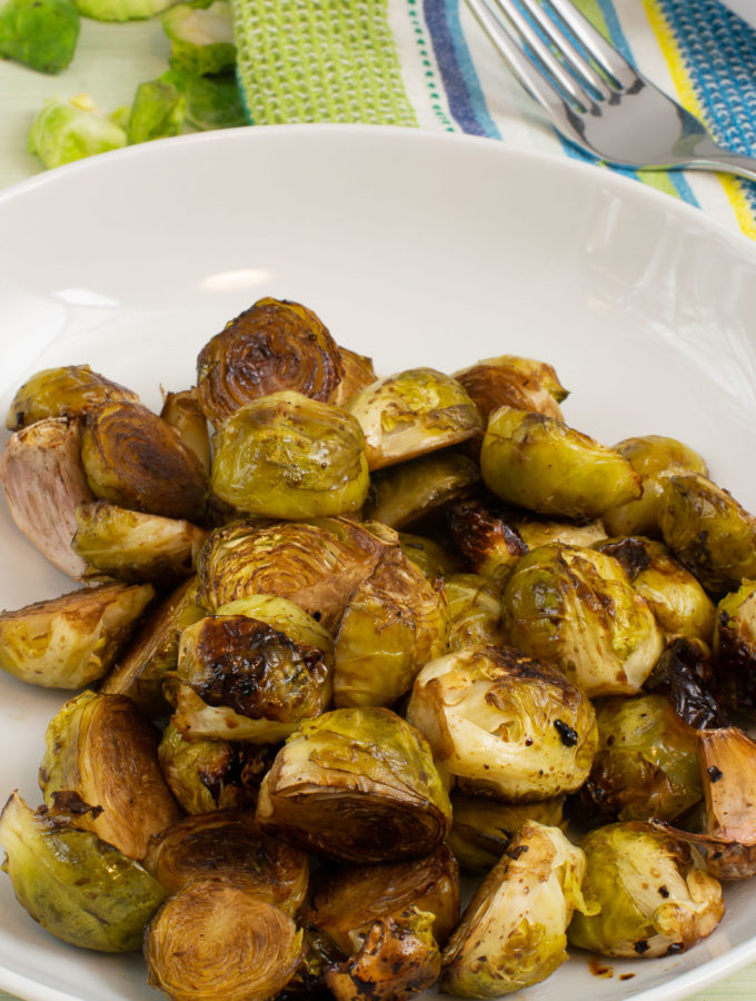 Balsamico-Ahornsirup-Rosenkohl aus dem Backofen