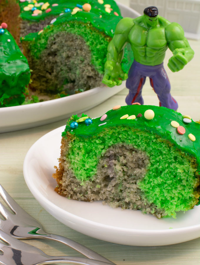 Hulk-Papageienkuchen zum Kindergeburtstag