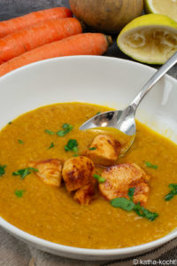 Karotten-Kichererbsensuppe mit Hähnchen