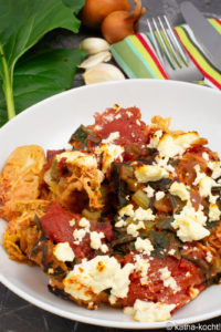 Brotauflauf mit Pulled Pork Brotauflauf mit Pulled Pork mit Mangold, Tomaten und Feta