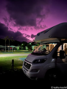 Motorhome im Sonnenuntergang - Australien
